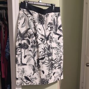 Worthington Black and White Leaf Print Pencil Skirt
